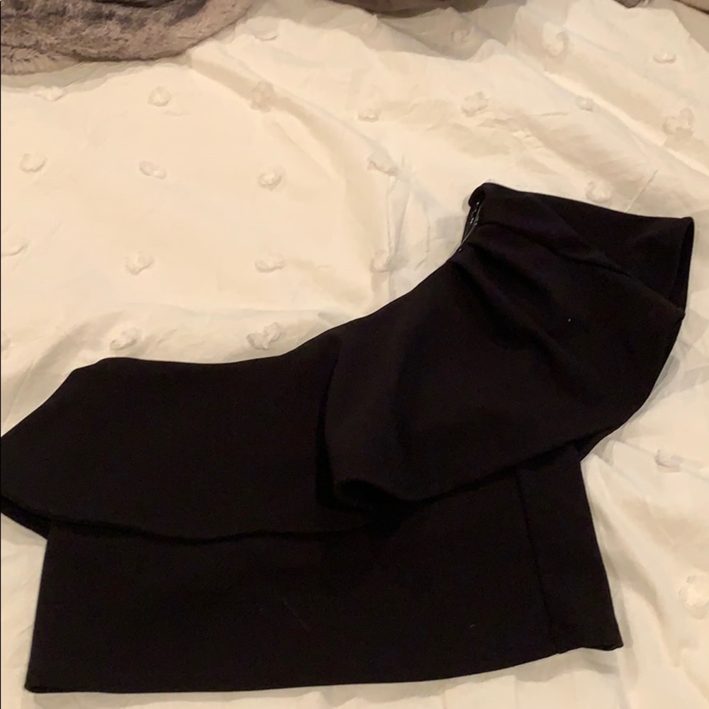 One shoulder ruffle crop top